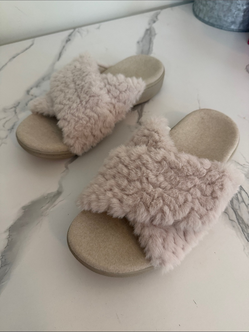 Vionic Women's Plush Slide Slippers in Light Taupe
